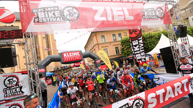Start Alpe-Adria Giro in Villach (Foto: sportograf.de)